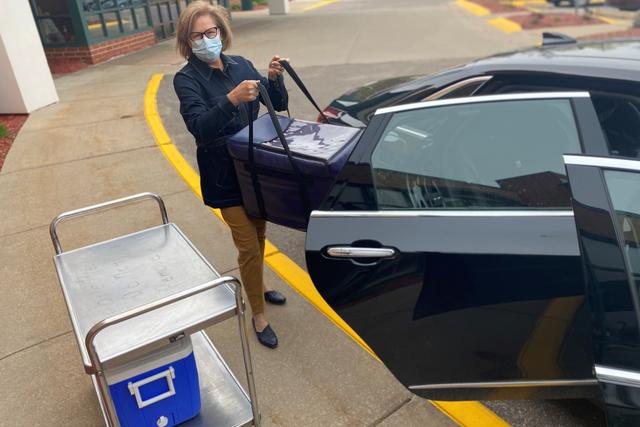 Sparrow Eaton Hospital Meal Service Marks 50th Anniversary Lori Pray Delivering